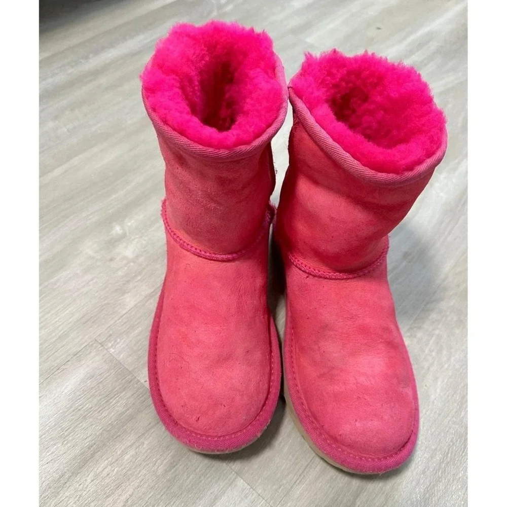 UGG Classic Short Boots Kids sz 4 Hot Pink Good Shearling Suede Winter‎ Cozy